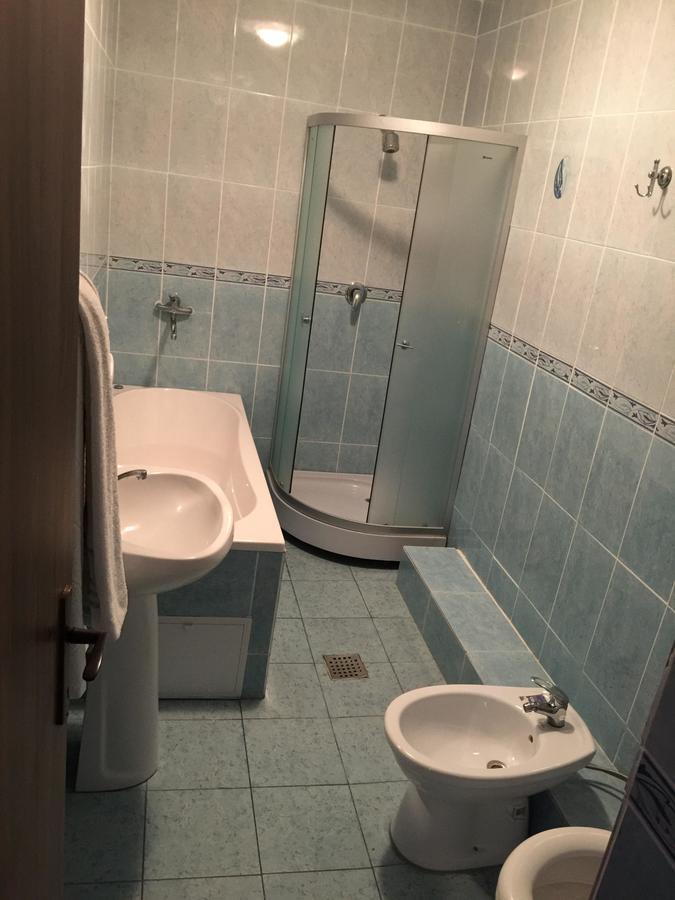 Hotel Rares Botosani Luaran gambar