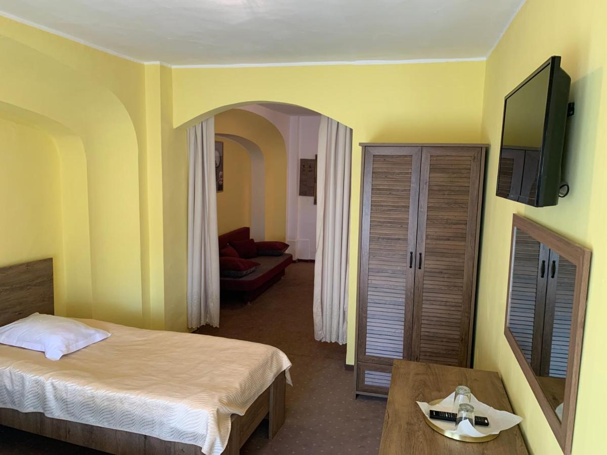 Hotel Rares Botosani Luaran gambar