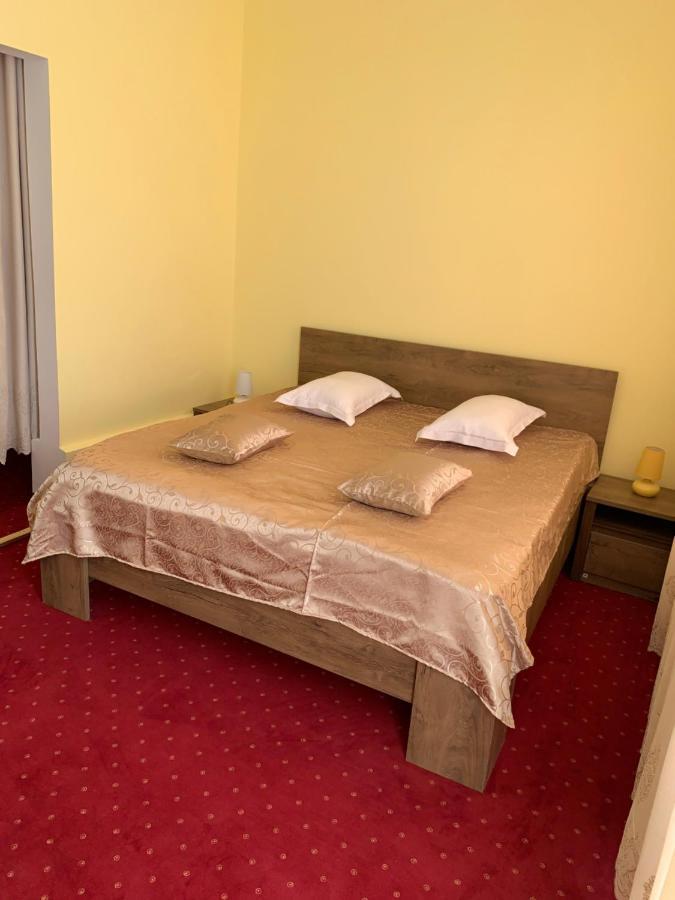 Hotel Rares Botosani Luaran gambar